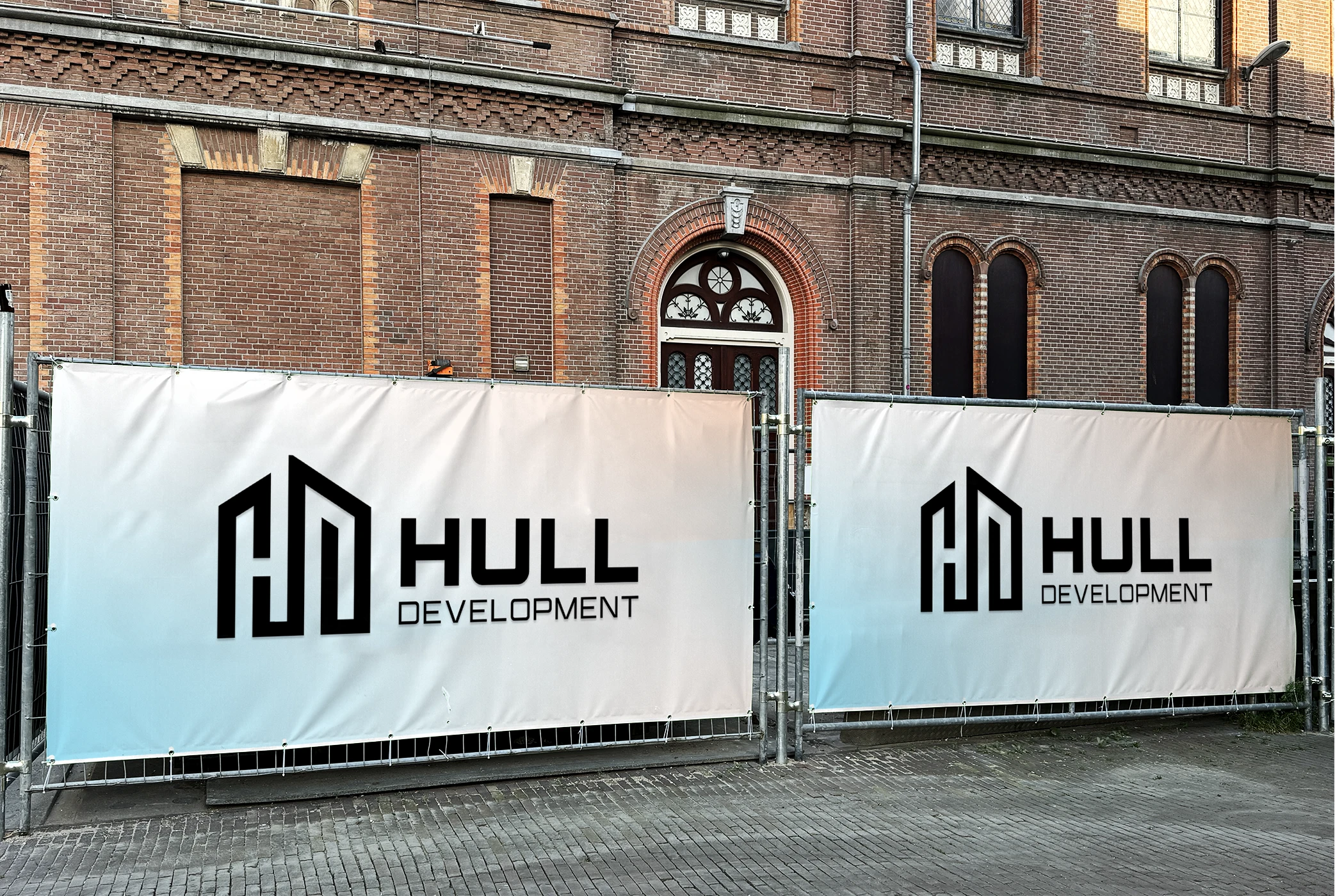 Grid fence with hull logo